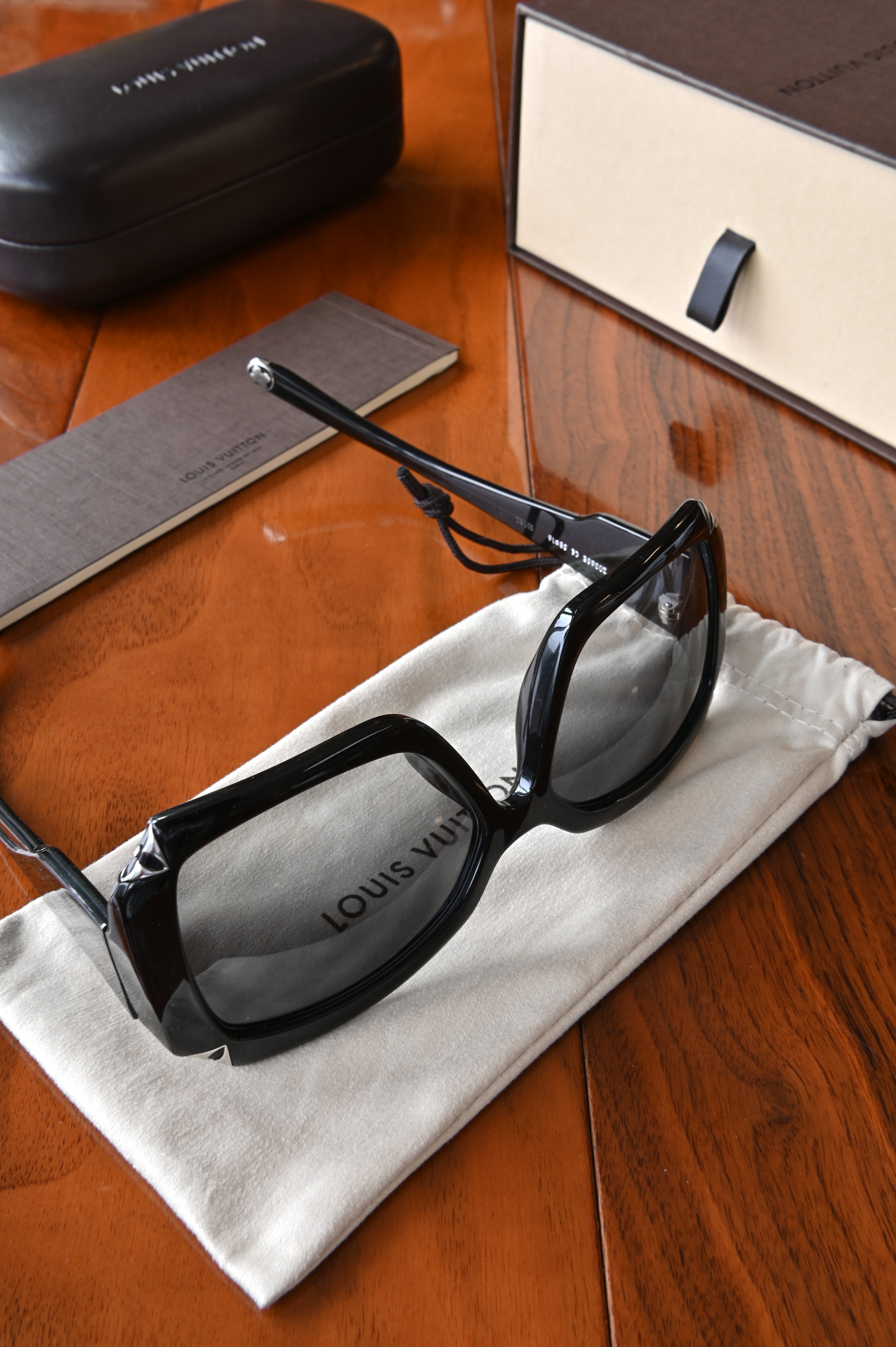 Louis Vuitton Black Glitter Sunglasses bottom