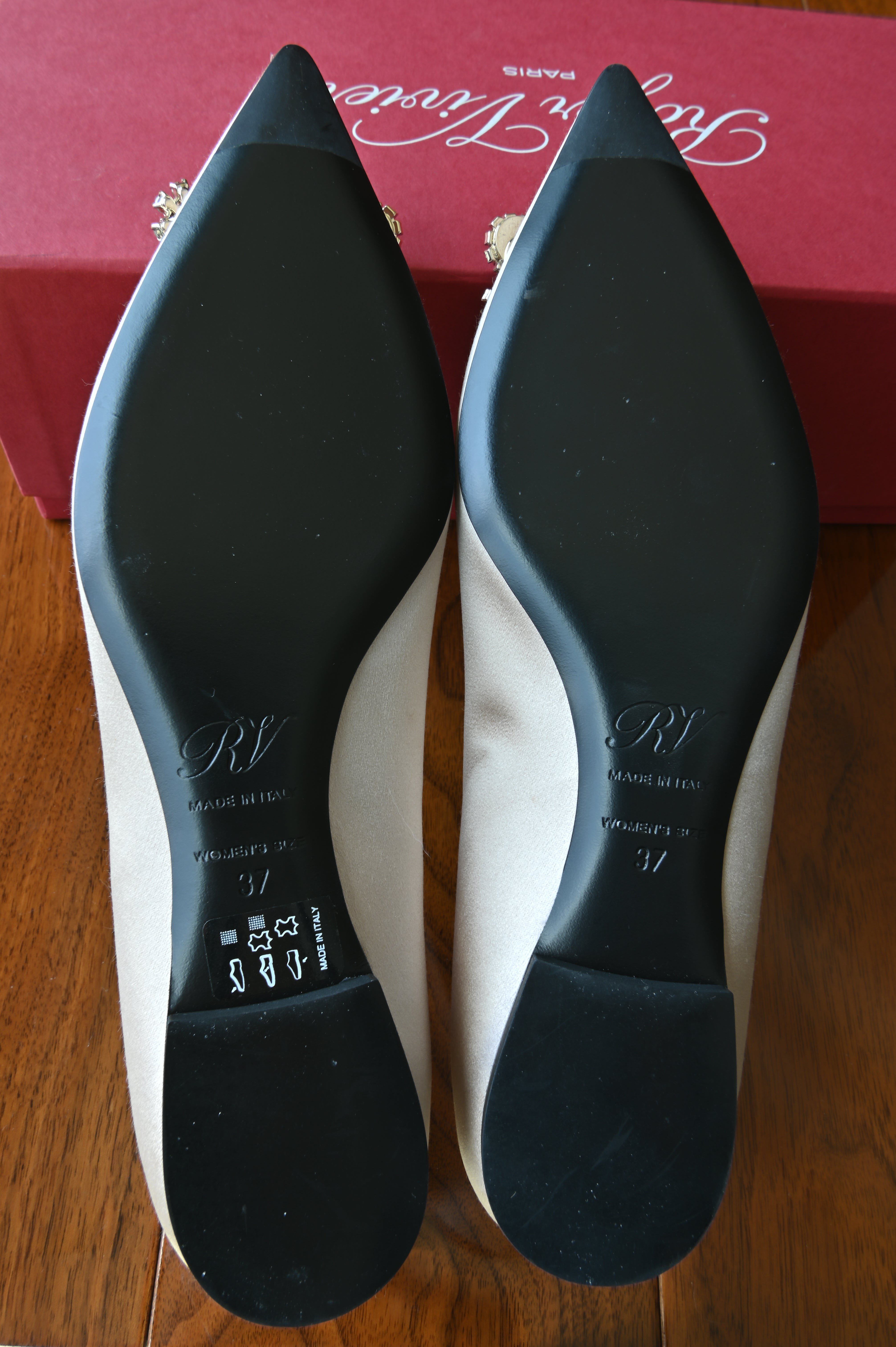 Roger Vivier Beige Satin Crystal Buckle Pumps bottom
