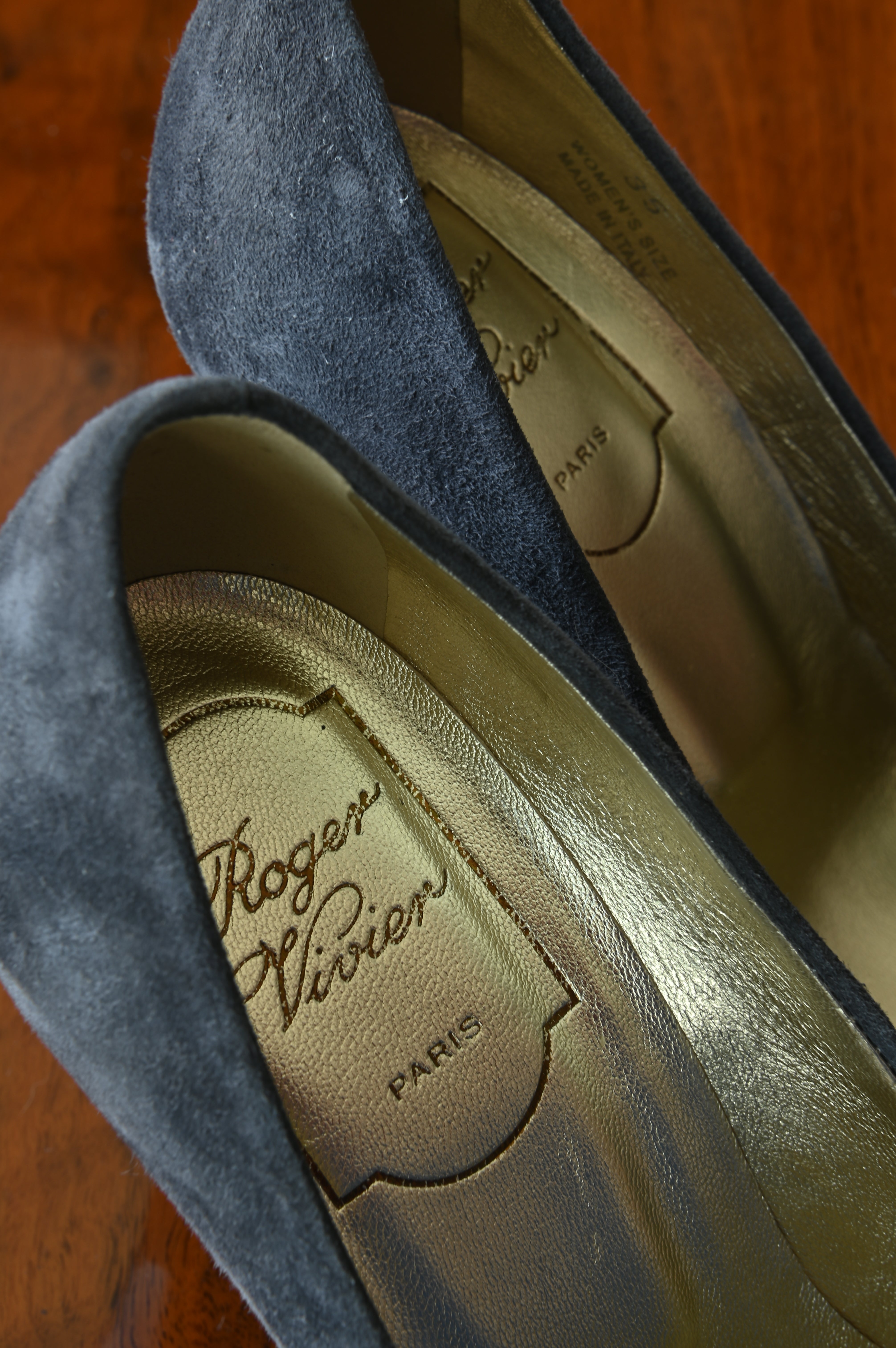 Roger Vivier Gray Suede Black Buckle Pumps logo