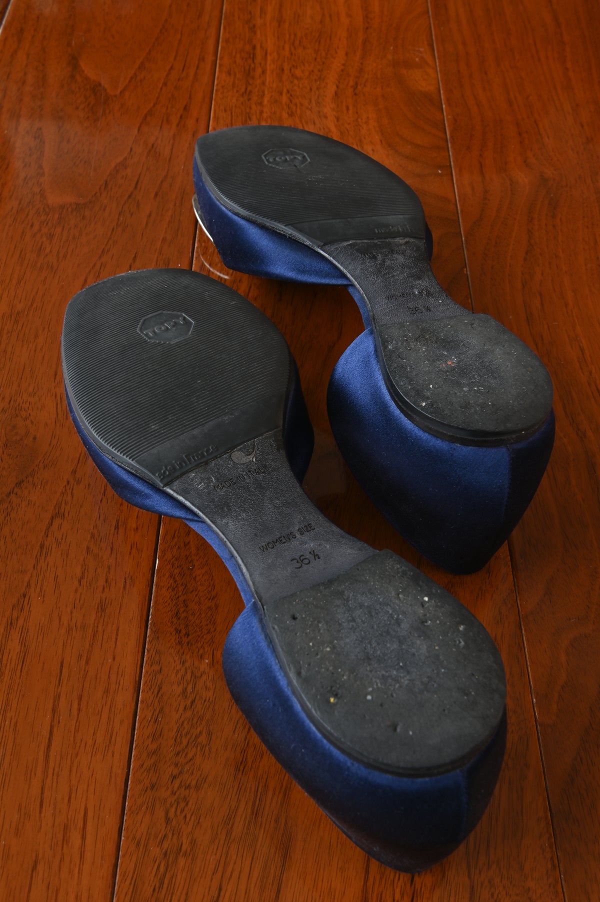 Roger Vivier Navy Blue Satin Crystal Embellished Mules bottom