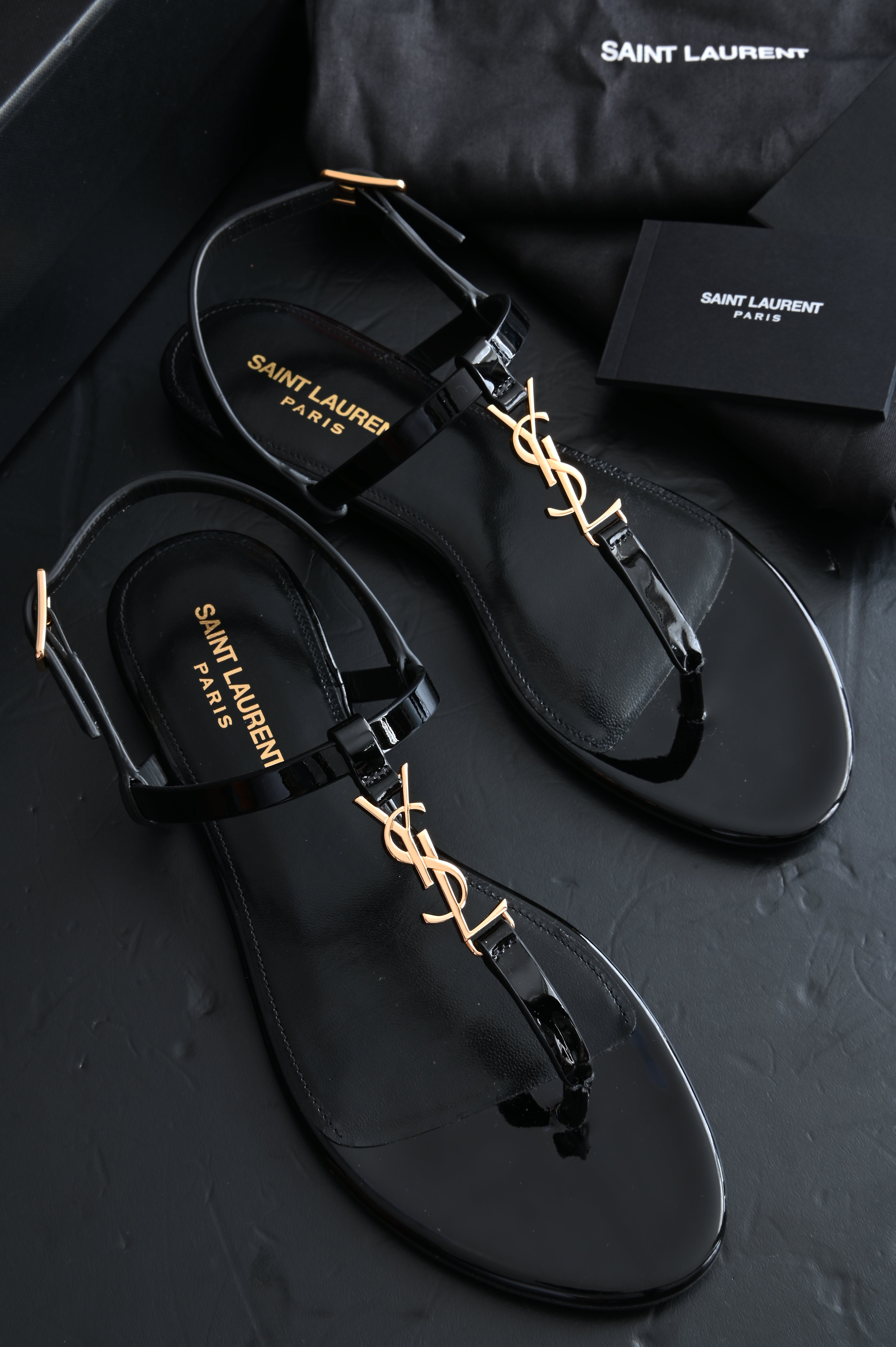 Saint Laurent Cassandra Thong sandals flats in patent and gold hardware