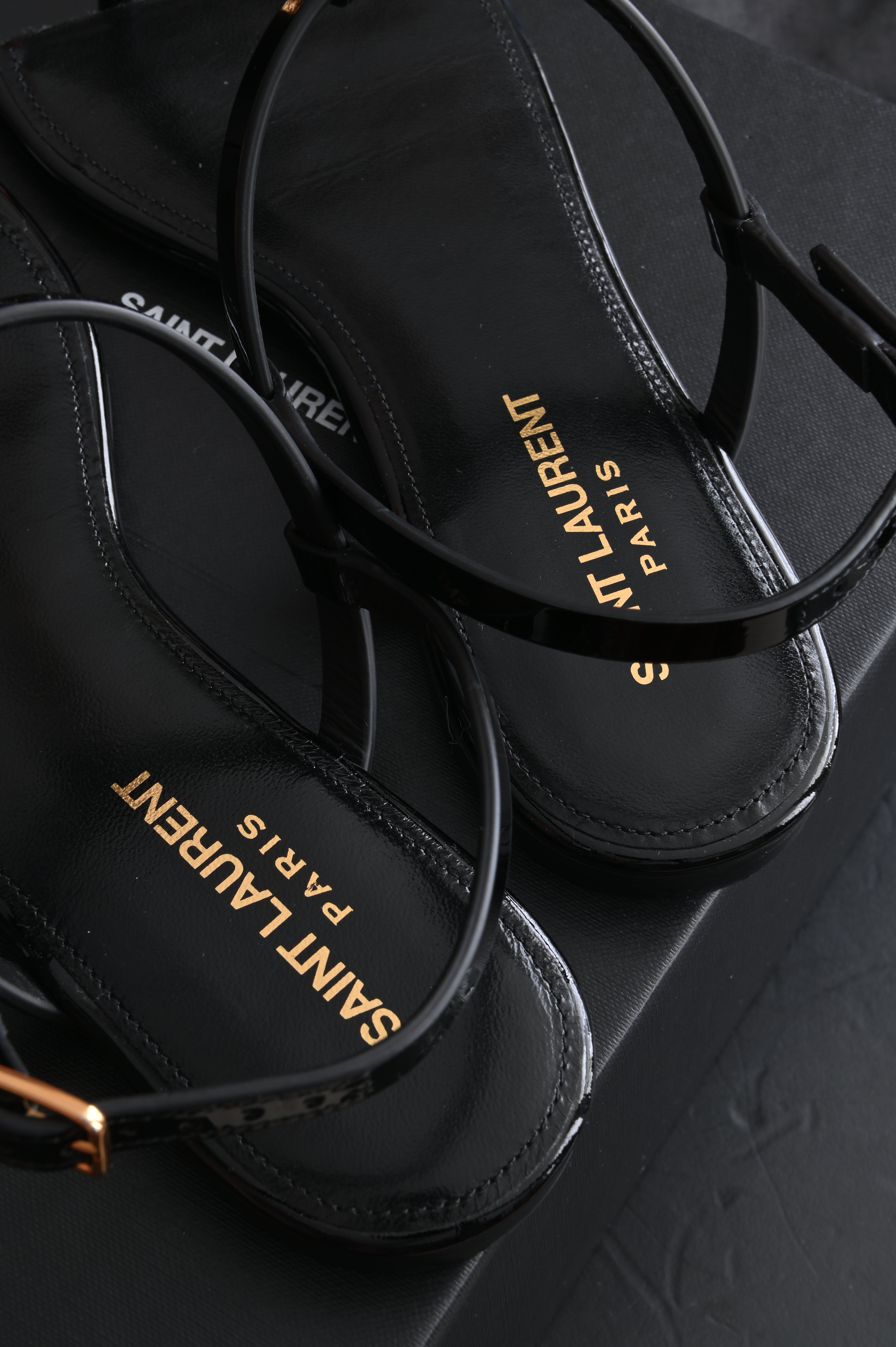 Saint Laurent Cassandra Thong sandals flats in patent and gold hardware