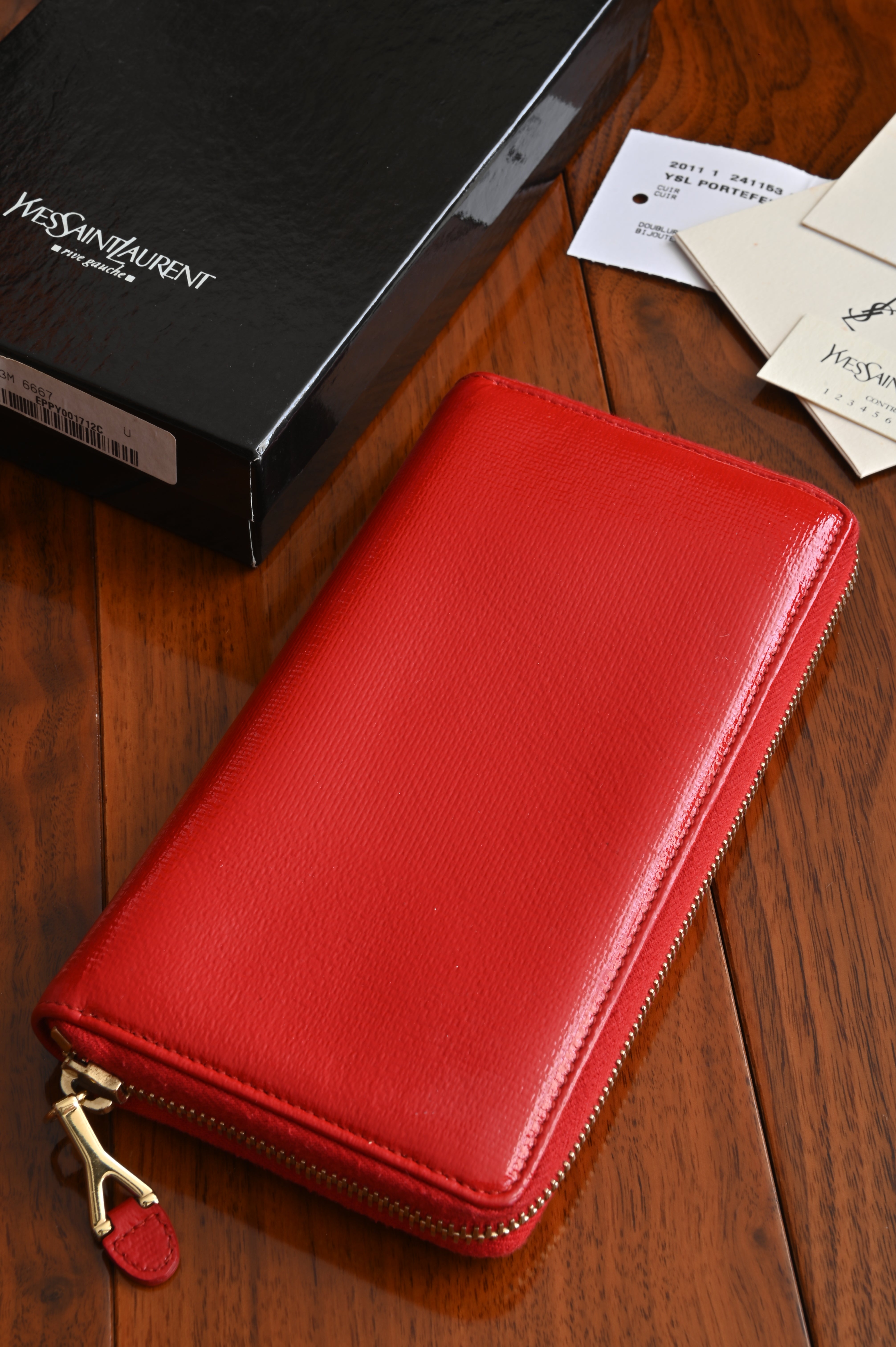 Saint Laurent Y Long Wallet in Red patent front