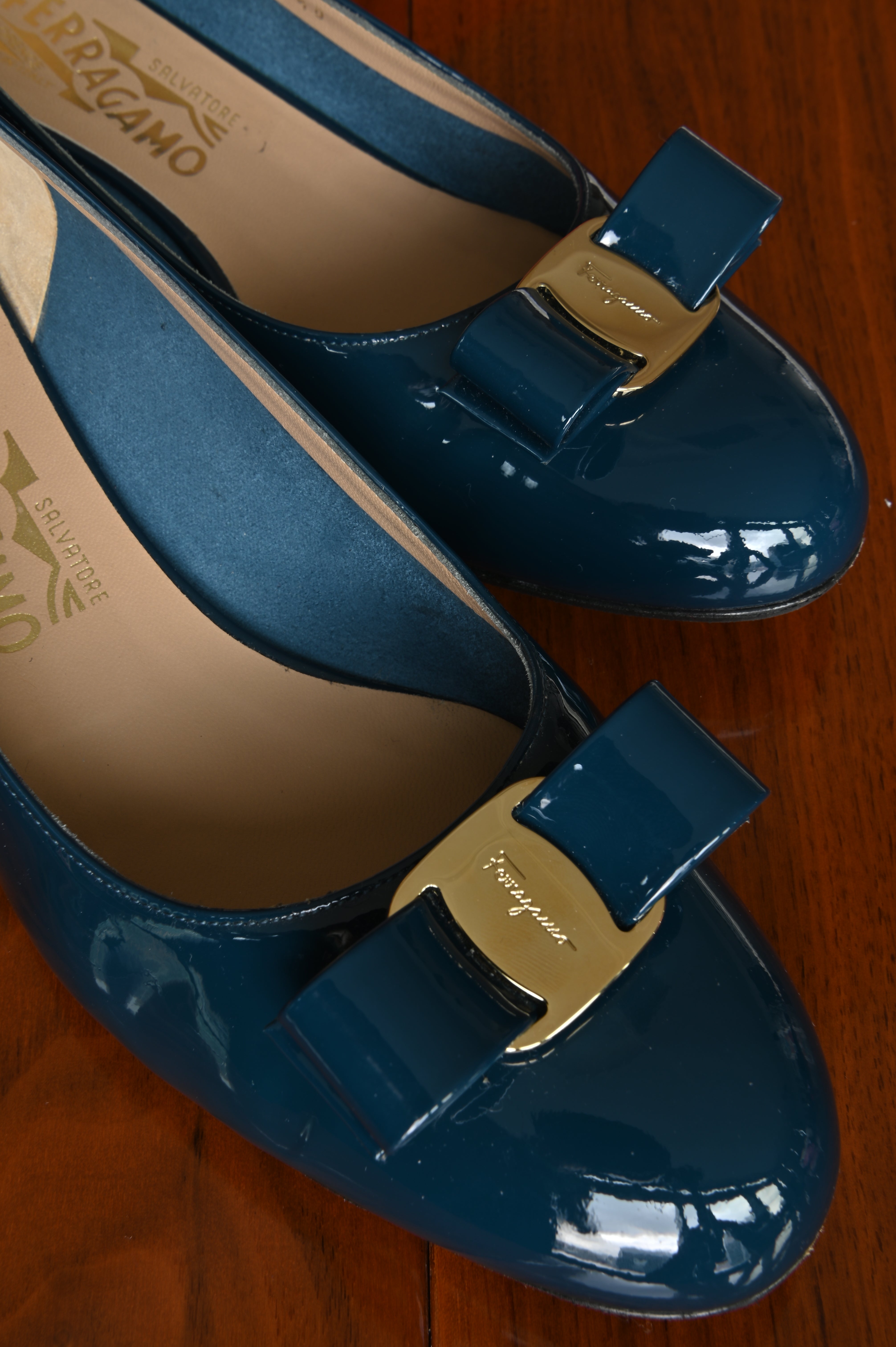 Salvatore Ferragamo Blue Vara Pumps front