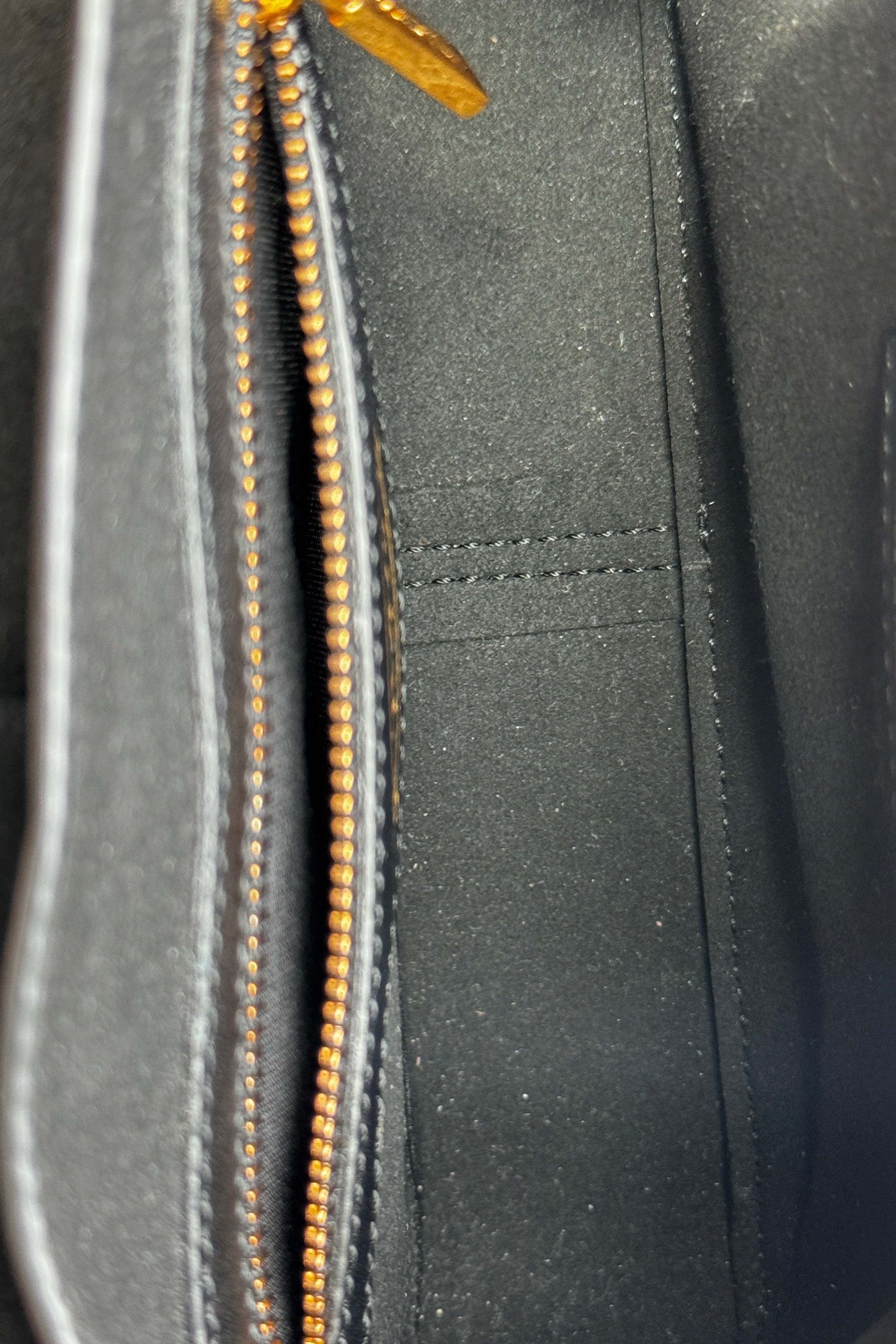 Tod's Black Lamb Leather Logo Crossbody Bag in