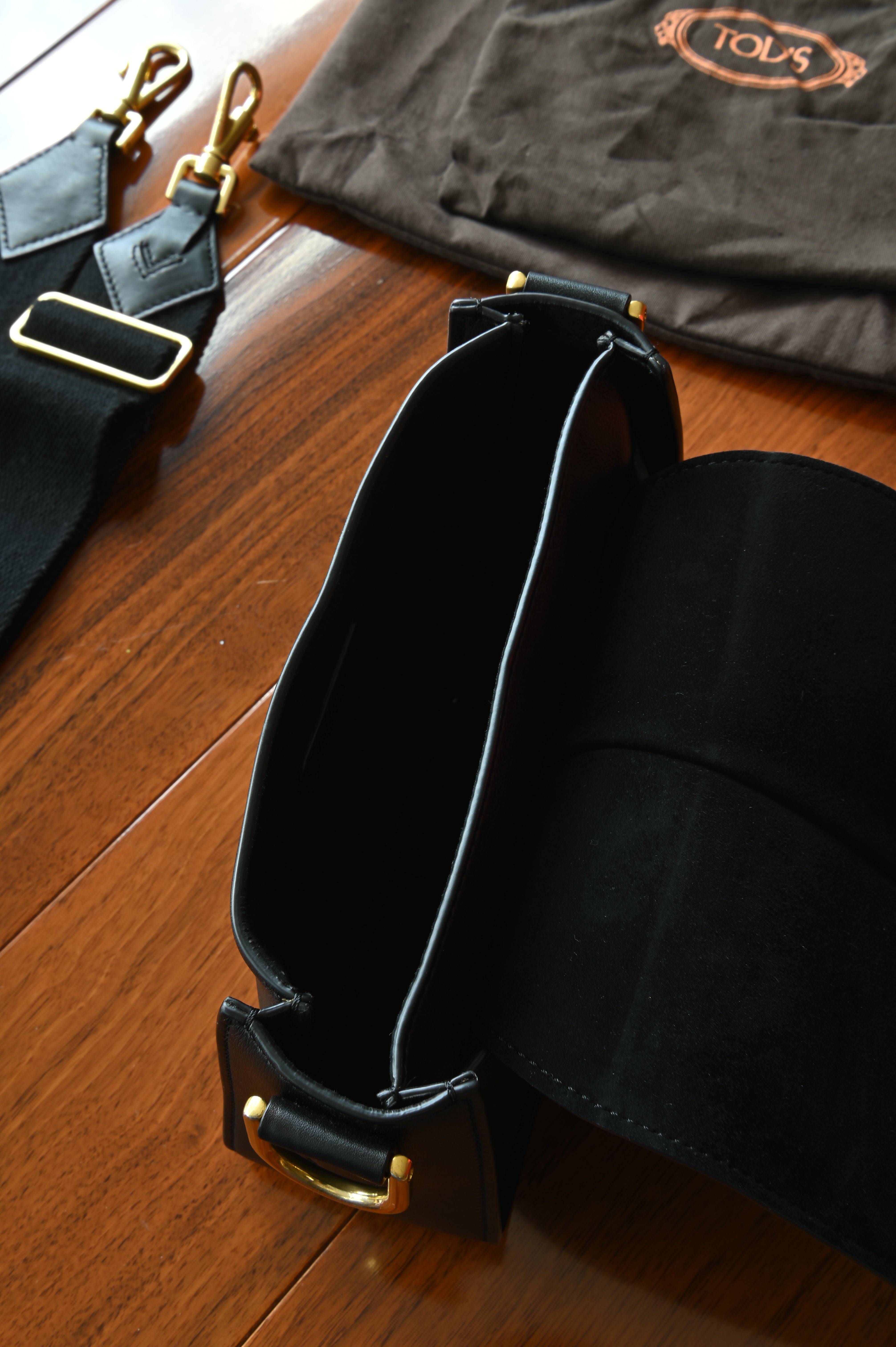 Tod's Black Lamb Leather Logo Crossbody Bag open top