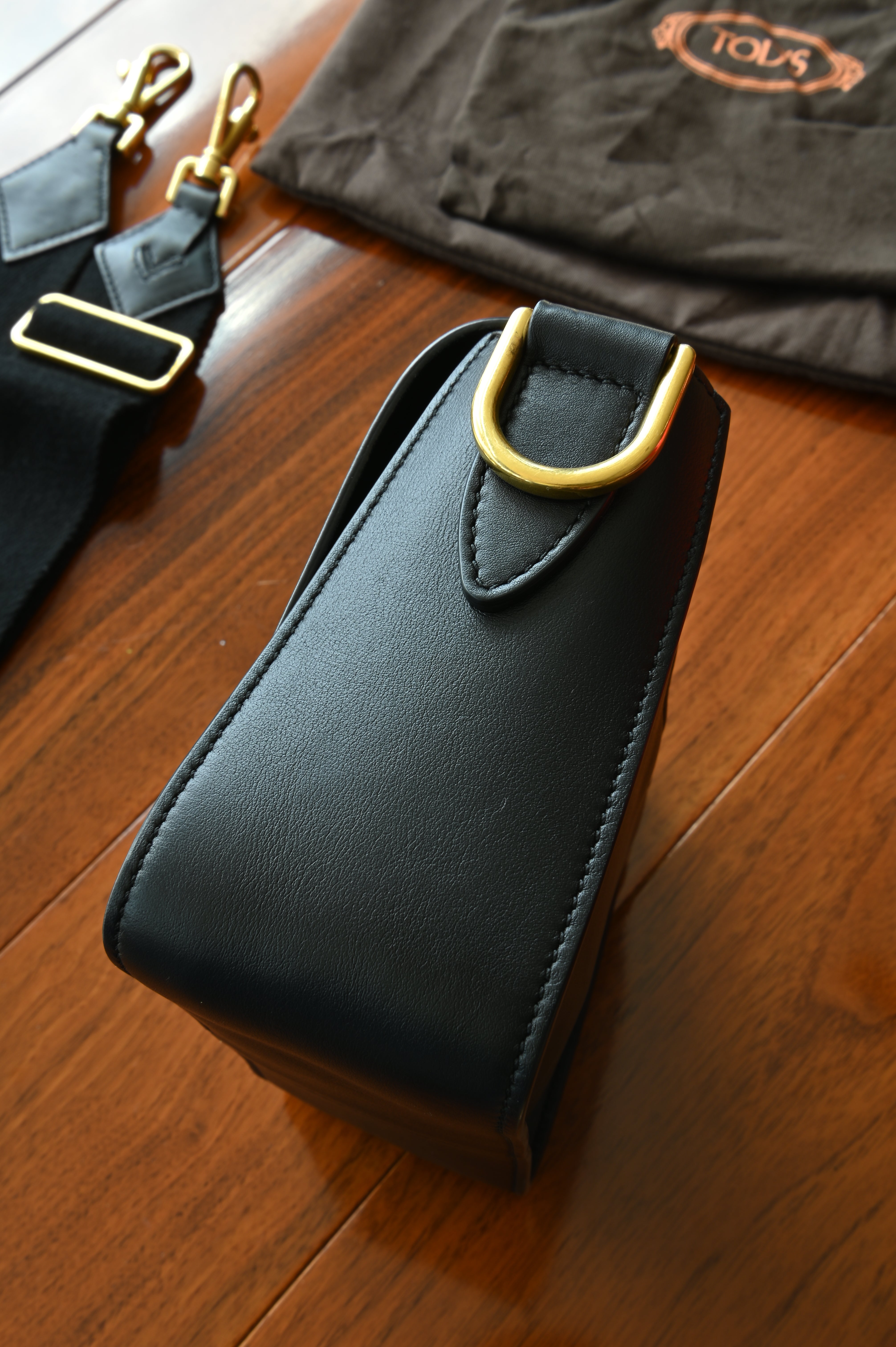 Tod's Black Lamb Leather Logo Crossbody Bag side