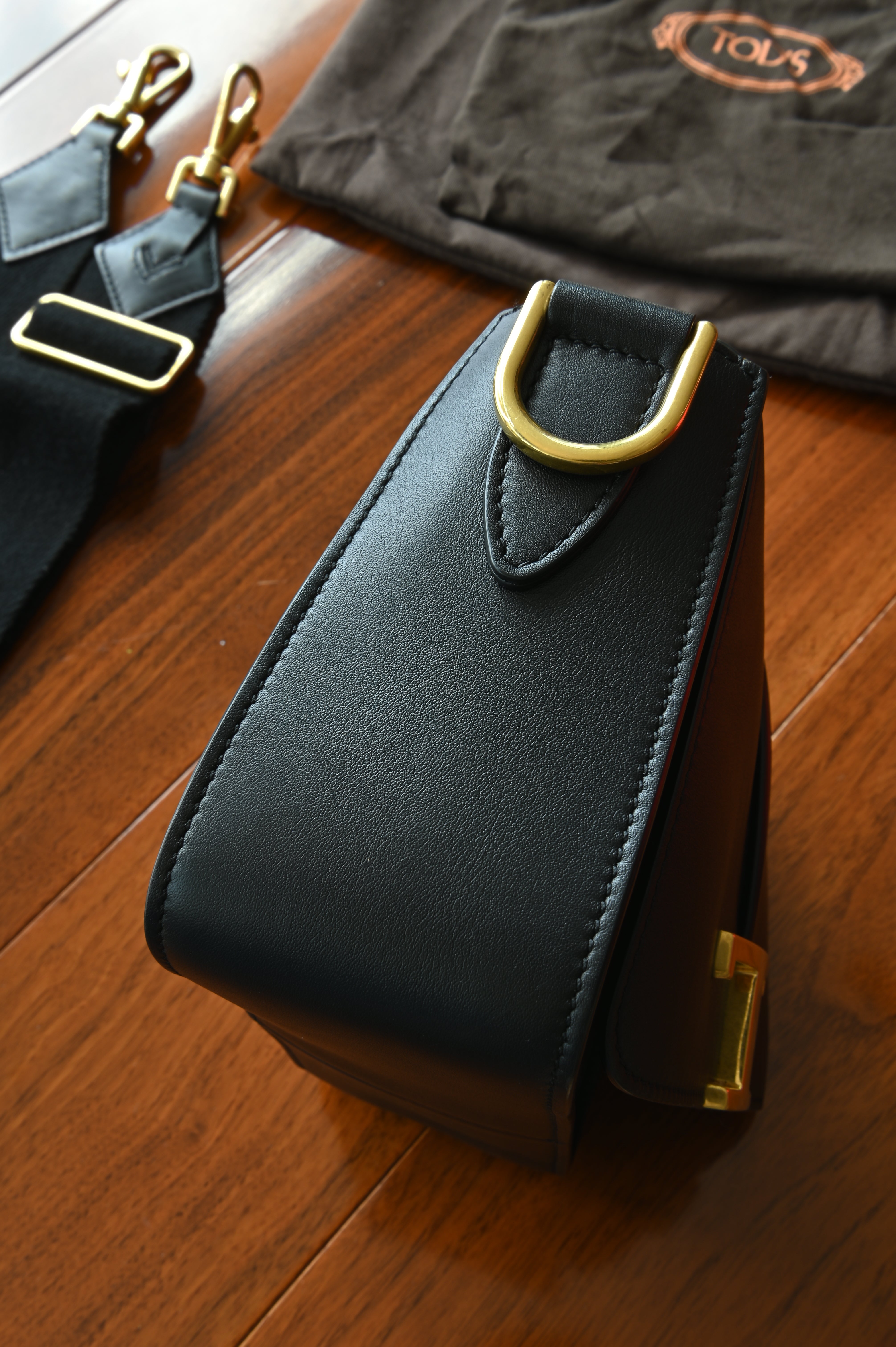Tod's Black Lamb Leather Logo Crossbody Bag side two