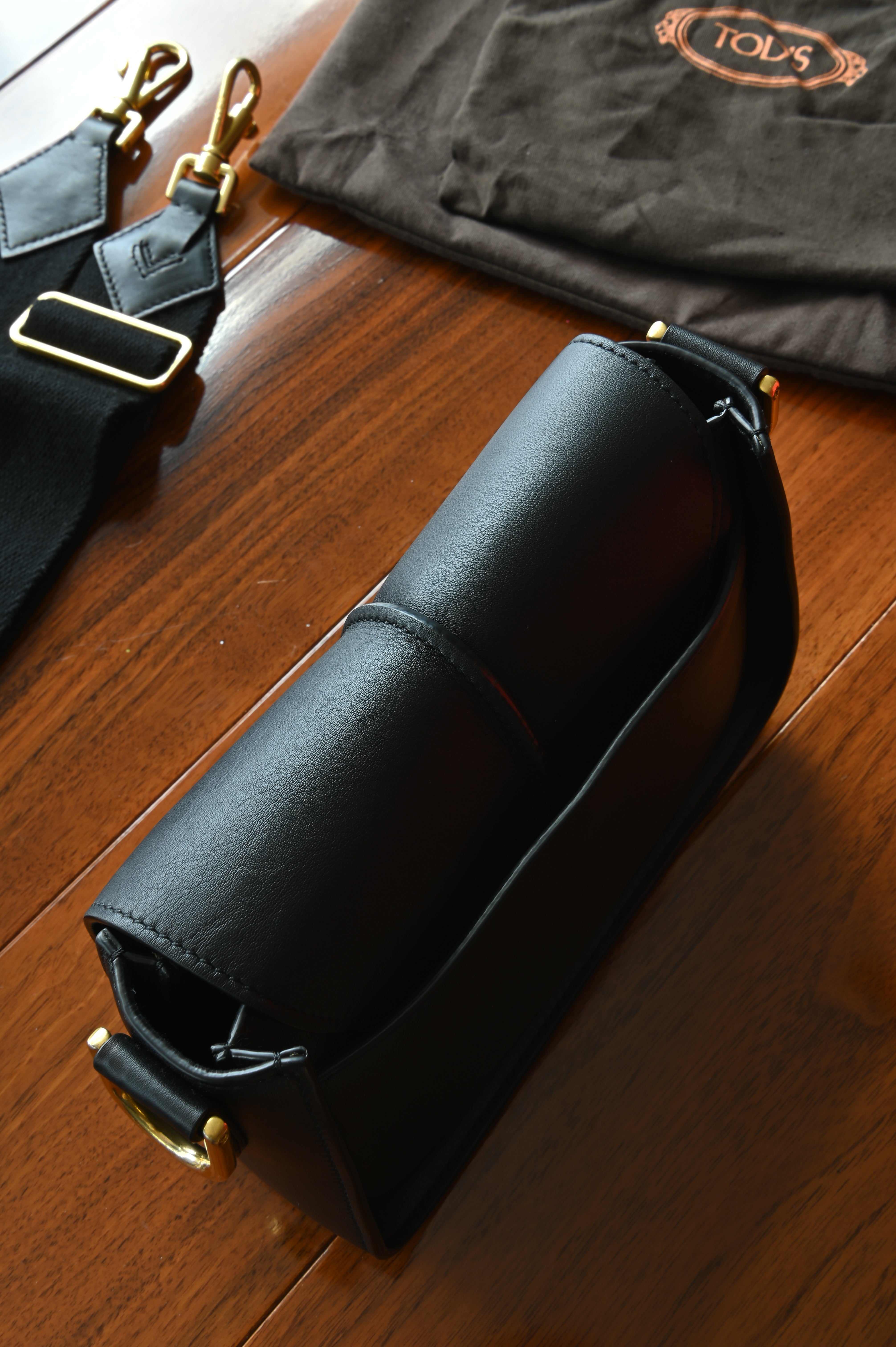 Tod's Black Lamb Leather Logo Crossbody Bag top
