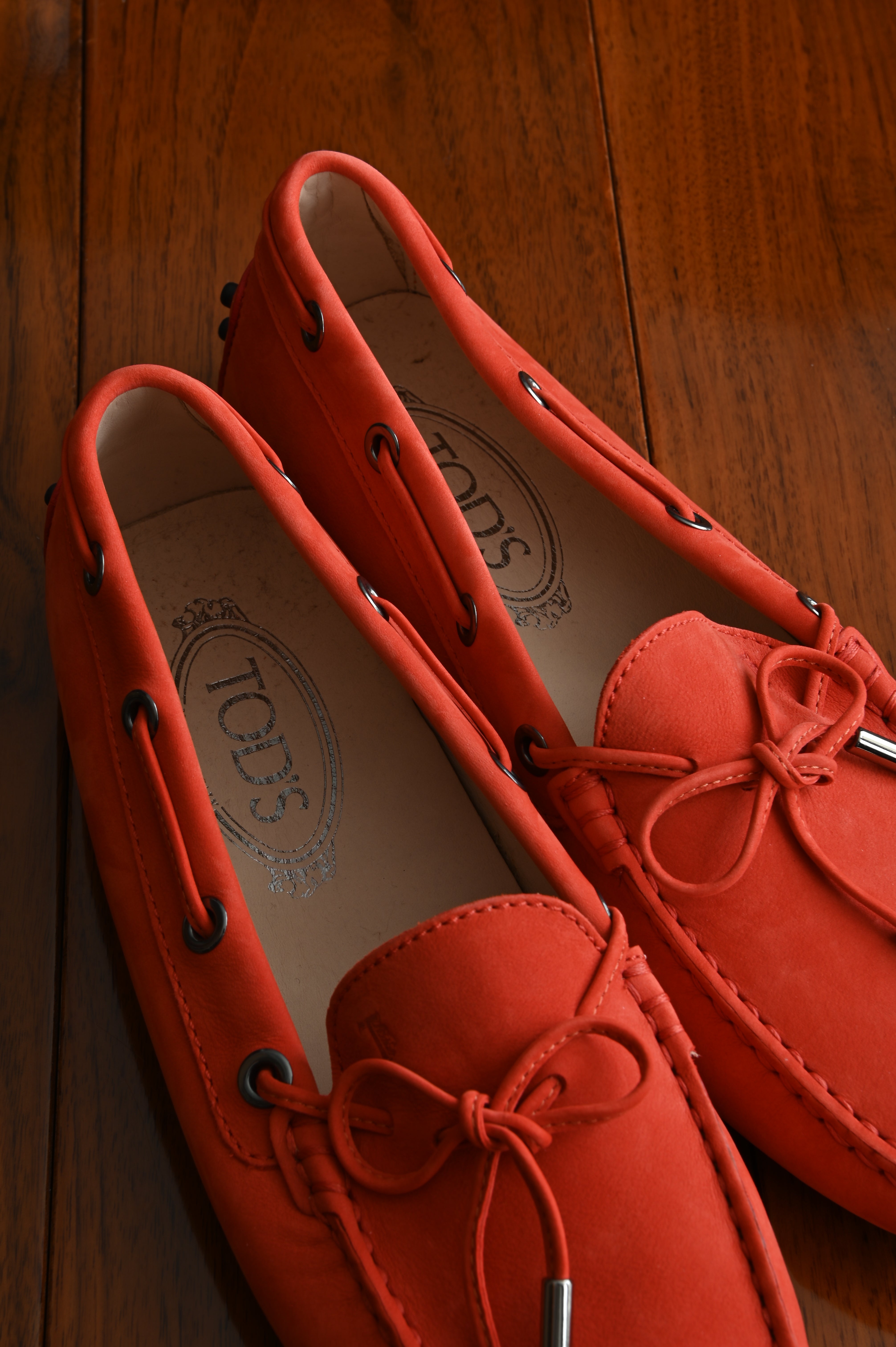 Tod's Gommino Driving Shoes loafers in Red Orange Suede