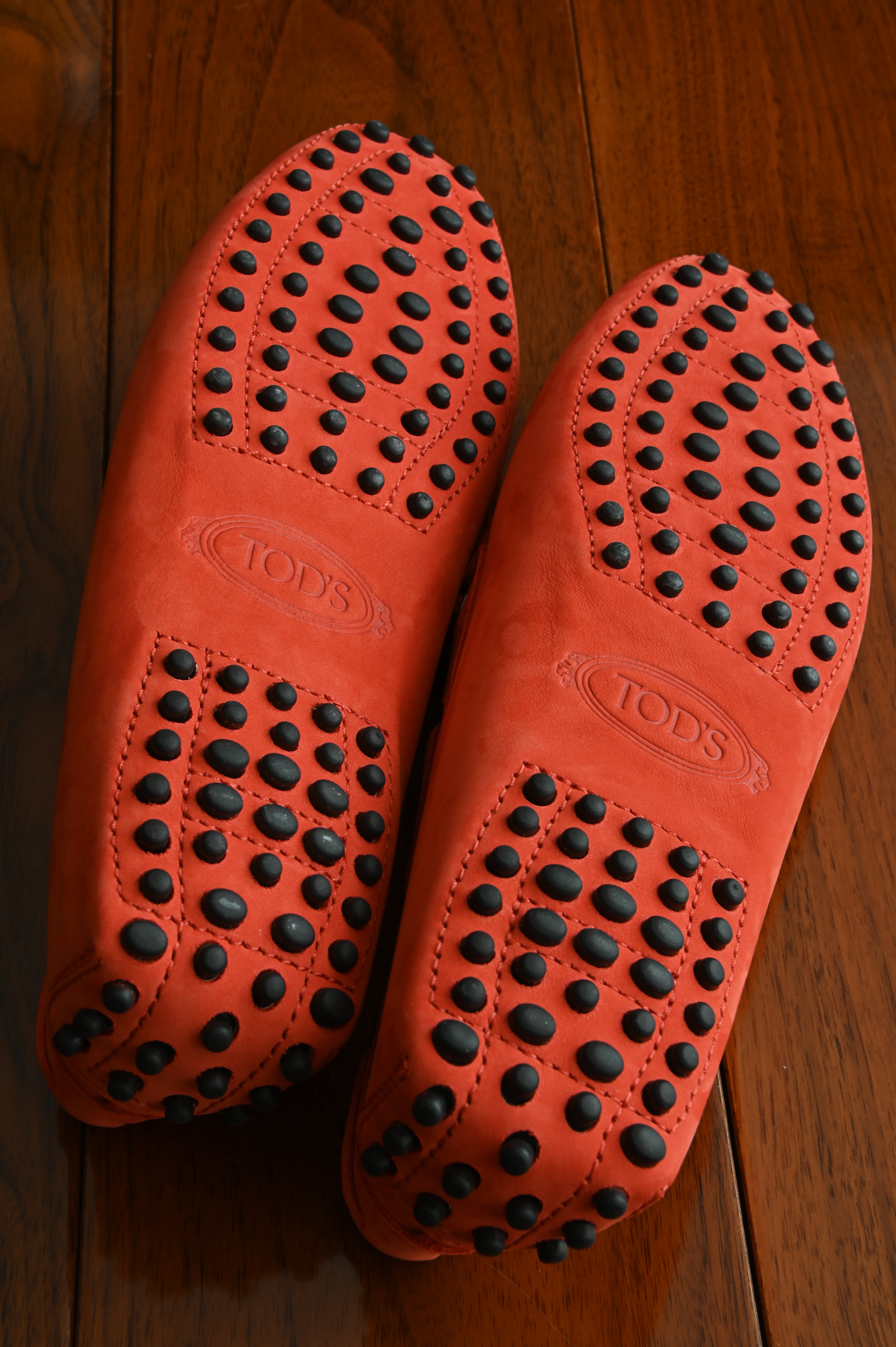 Tod's Gommino Driving Shoes loafers in Red Orange Suede