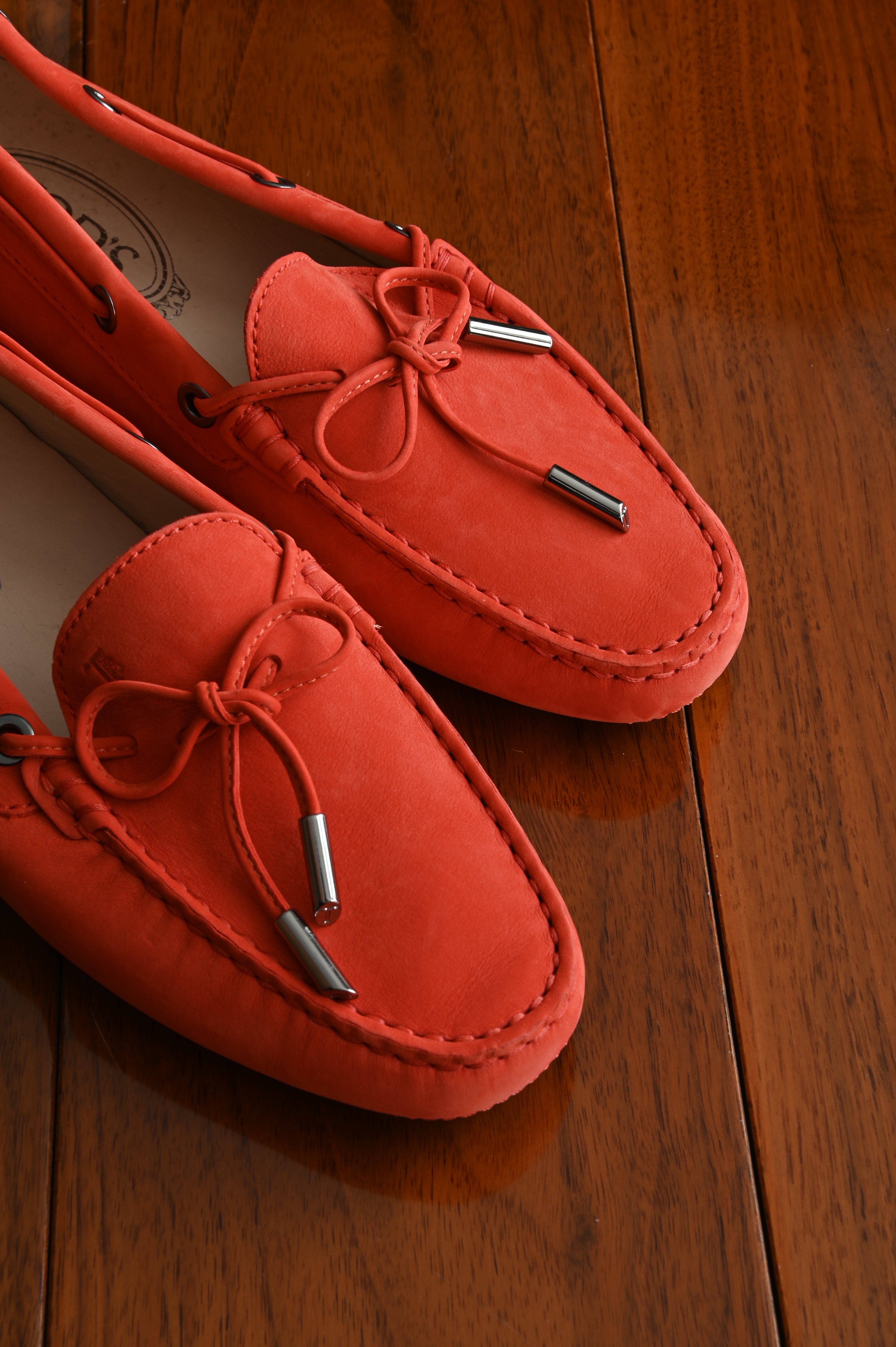 Tod's Gommino Driving Shoes loafers in Red Orange Suede
