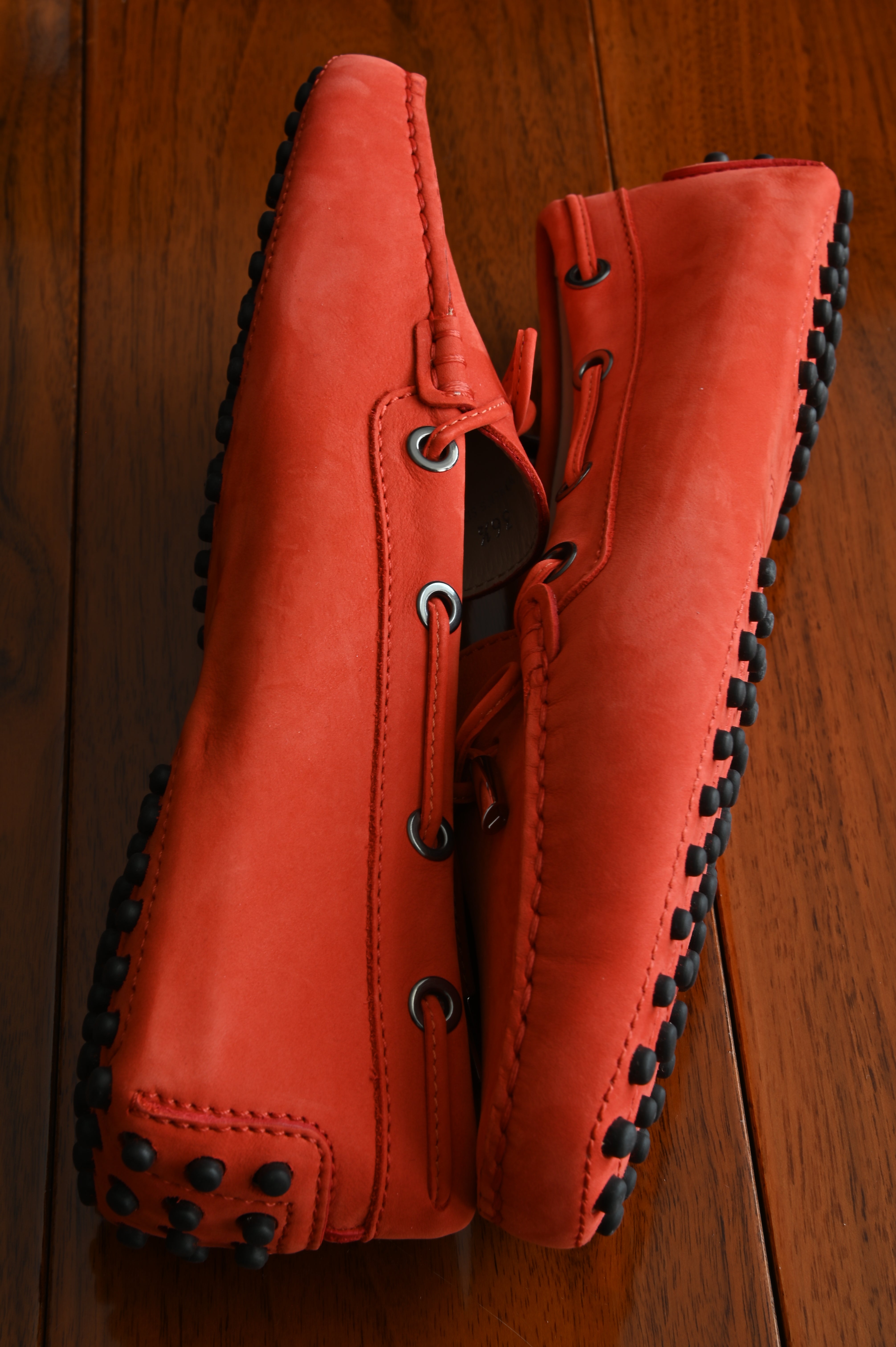Tod's Gommino Driving Shoes loafers in Red Orange Suede
