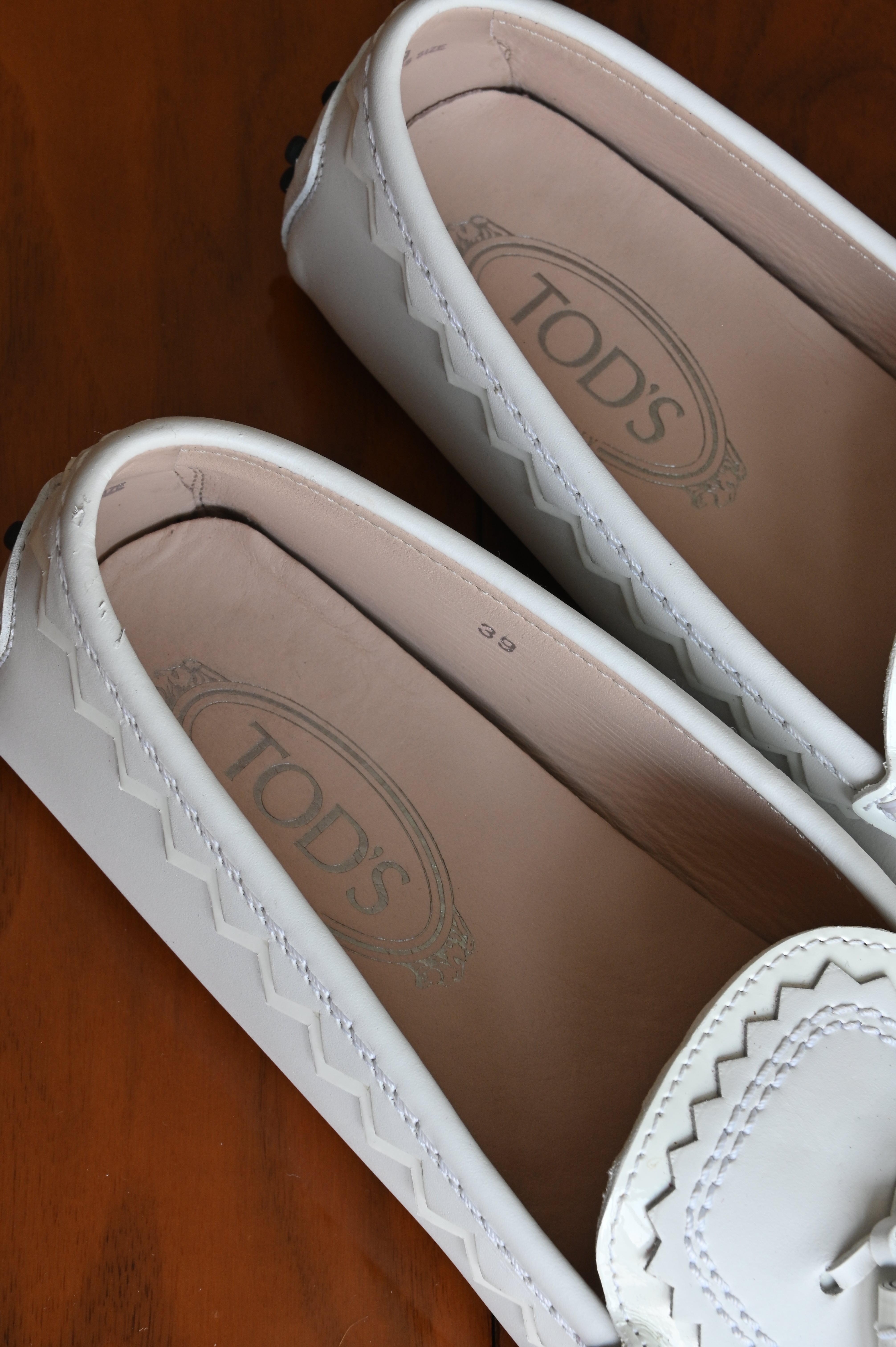 Tod's Women's Gommino Loafers logo