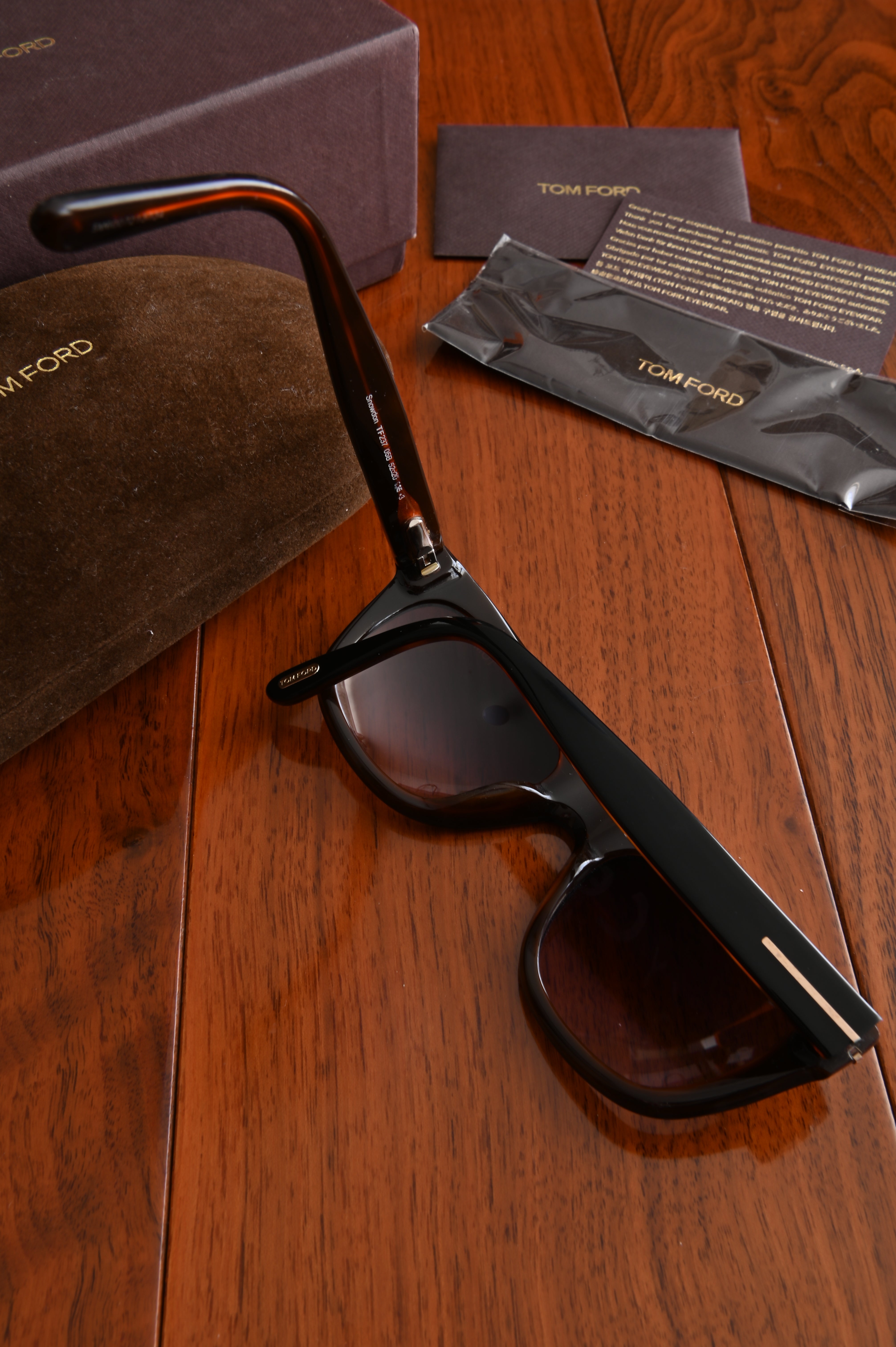 Tom Ford Snowdon FT0237 05B Sunglasses left arm