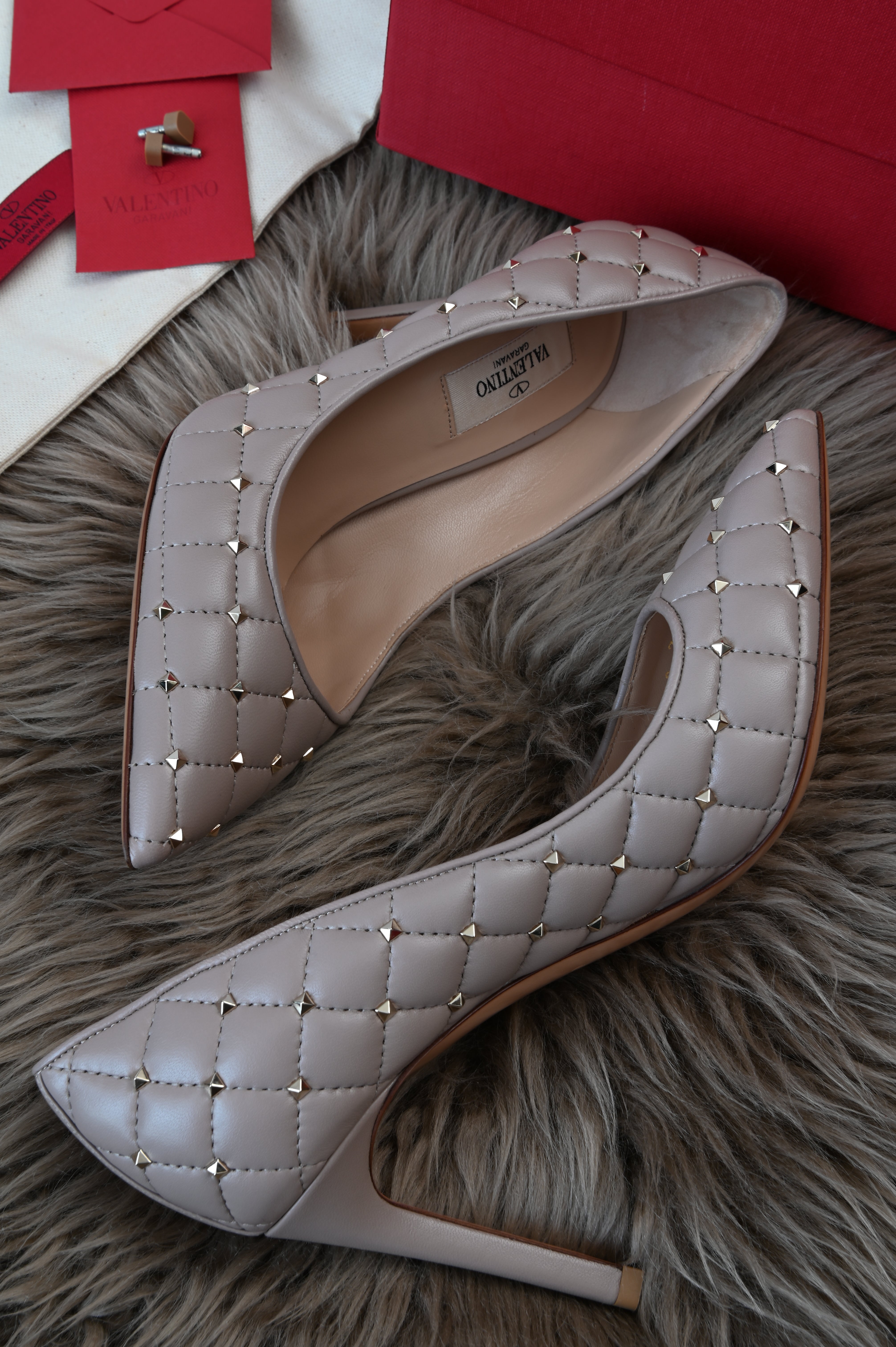 Valentino Beige quilted leather rockstud pumps with light gold hardware size 36 sides 2