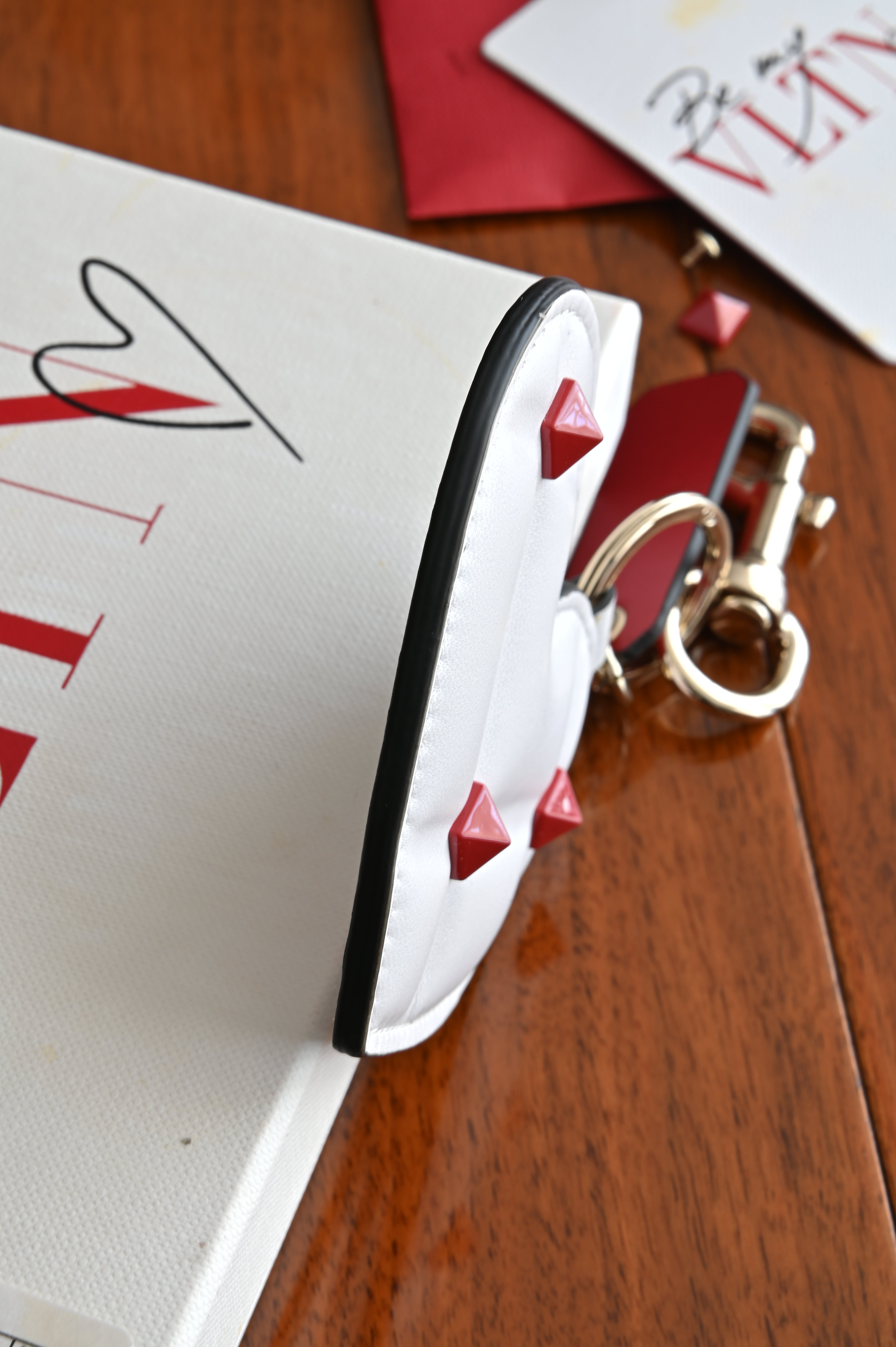 Valentino Garavani Be My VLTN Charm side