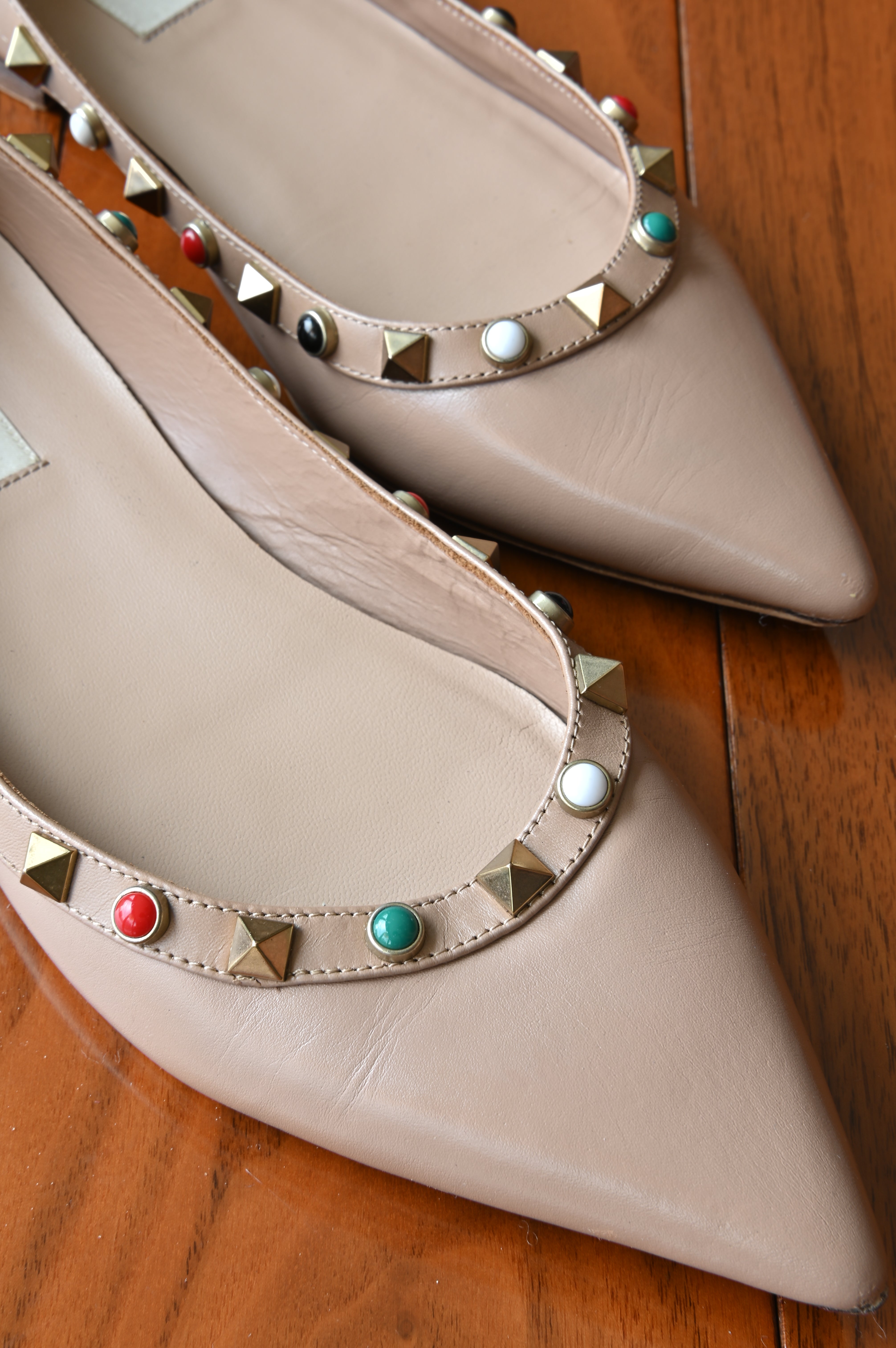 Valentino Garavani Nude Rolling Rockstud Ballet Flats front