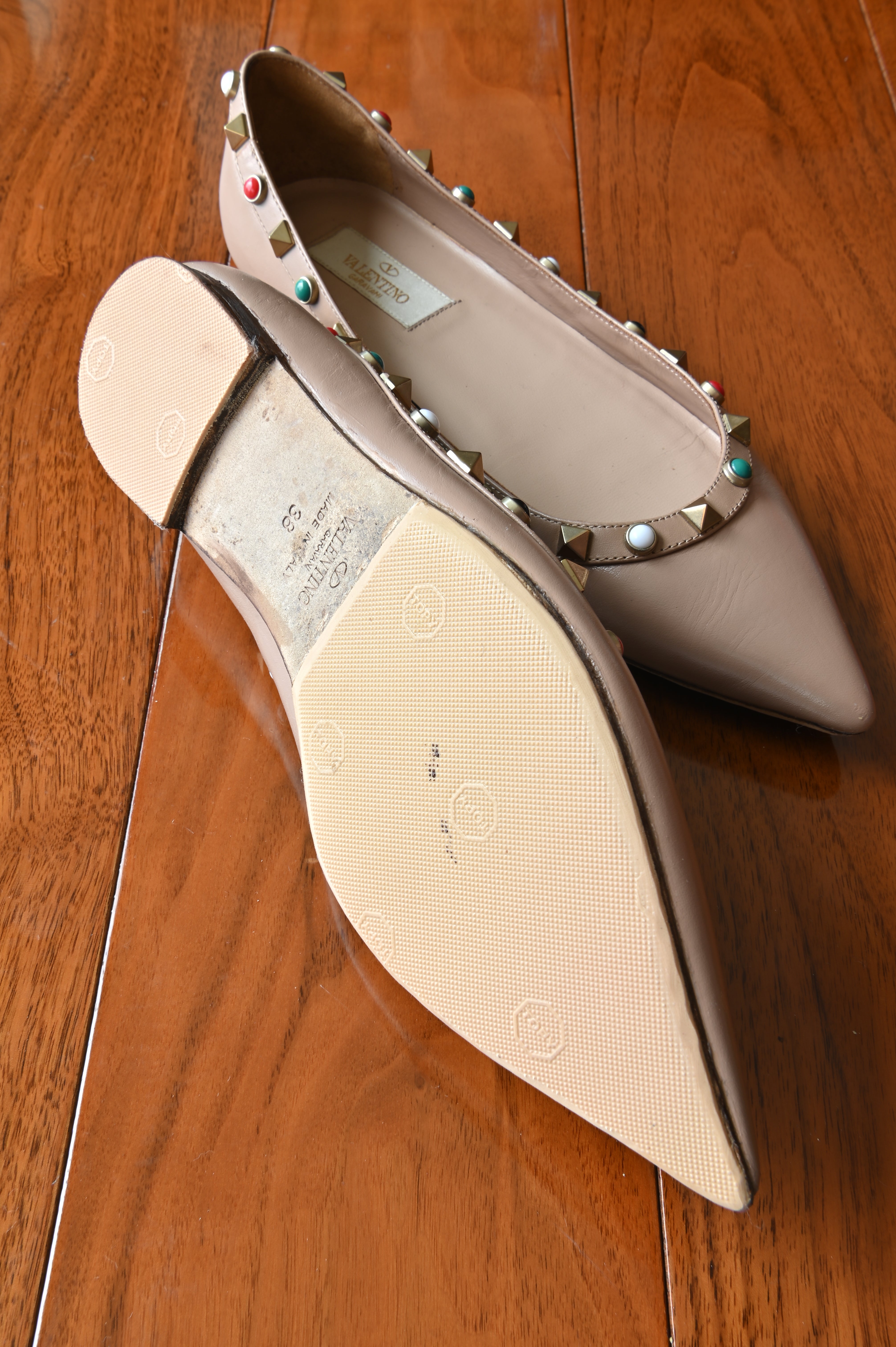 Valentino Garavani Nude Rolling Rockstud Ballet Flats left