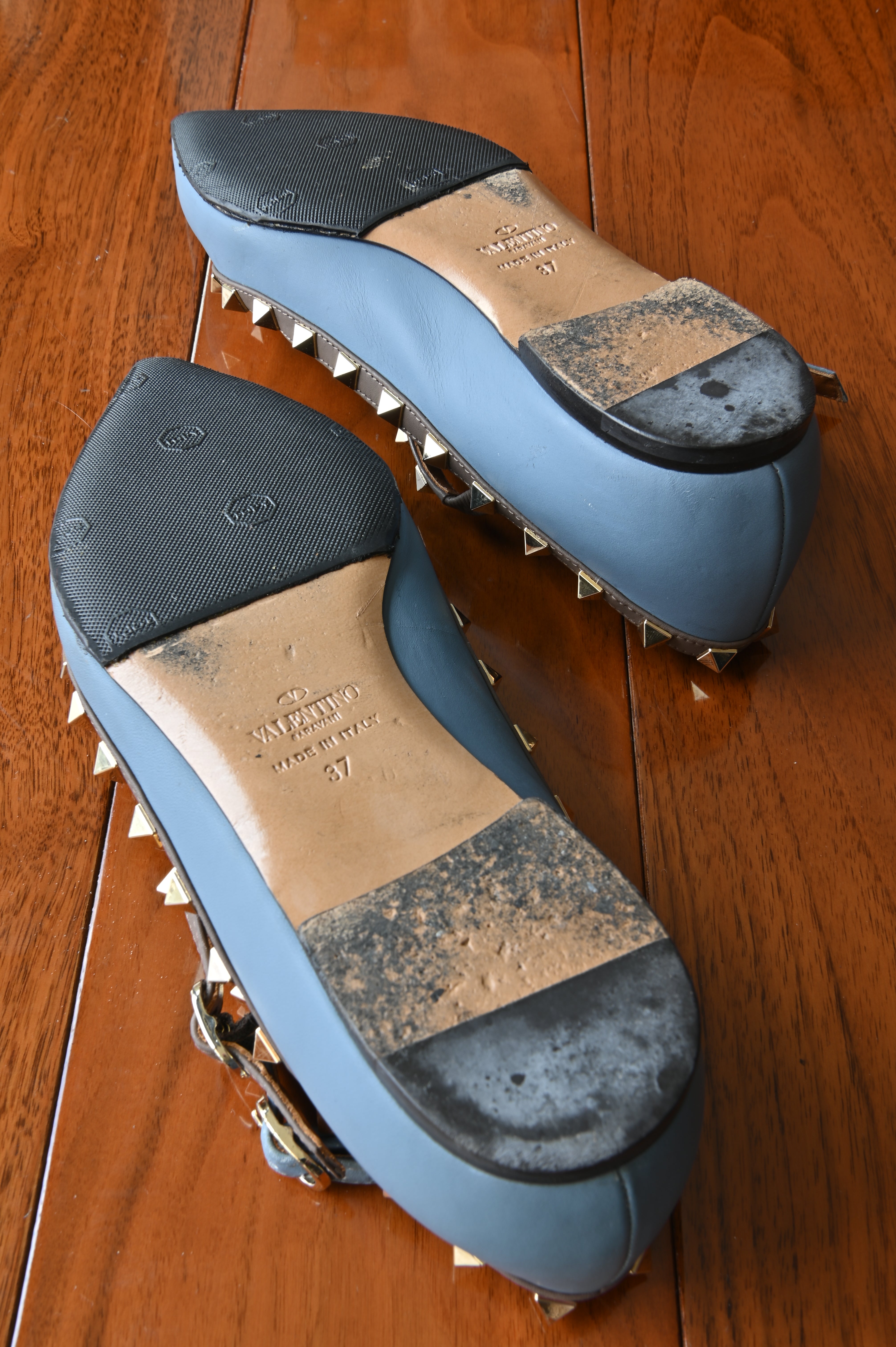 Valentino Rockstud Blue Cage Flats bottom
