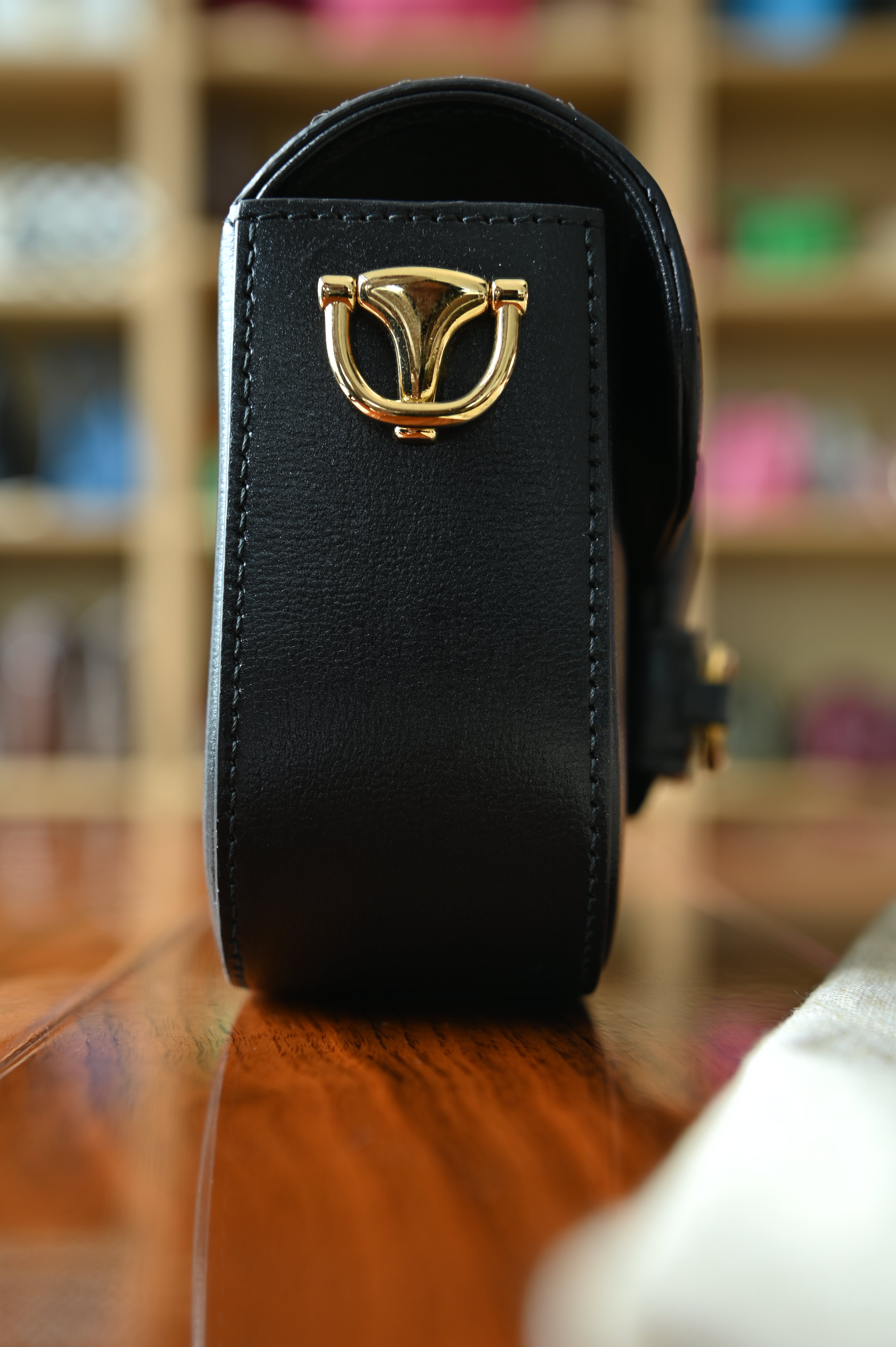 Right side profile of the authentic Gucci Horsebit 1955 Mini Shoulder Bag featuring premium smooth leather construction.